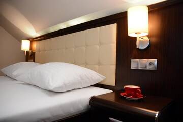 Фото номера Двухместный номер с двумя кроватями Отель Hotel Świętokrzyski Dwór г. Нова-Слупя 22