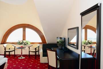 Фото номера Двухместный номер с двумя кроватями Отель Hotel Świętokrzyski Dwór г. Нова-Слупя 6