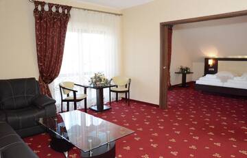 Фото номера Люкс с видом на горы Отель Hotel Świętokrzyski Dwór г. Нова-Слупя 5